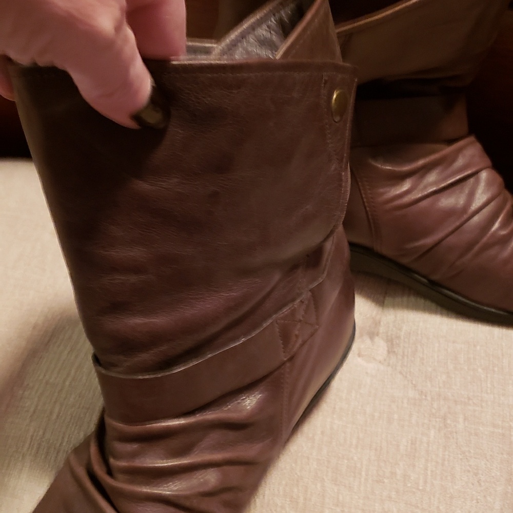 Boots - Picture 4 of 7
